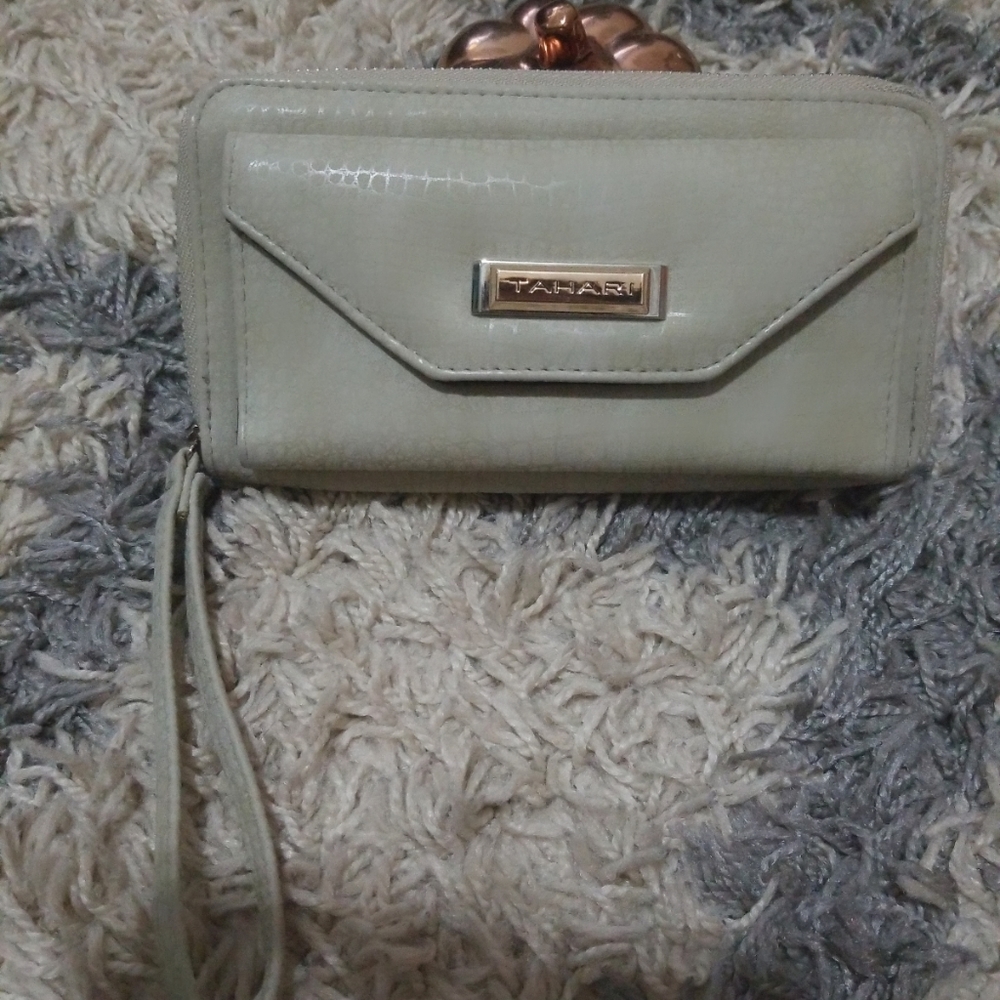 Tahari woman wallet